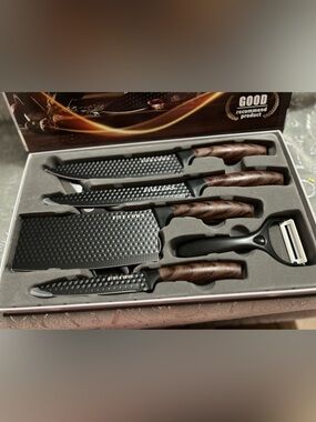 NWT Five Cows 6 Piece Knife Set – Black Blades with Wood-Grain Handles